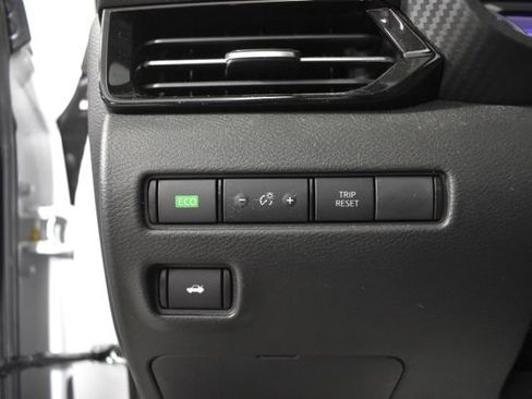Certified 2025 Nissan Sentra SR w/ SR Premium Package FWD image 15
