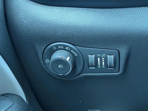 Used 2025 Jeep Compass Limited AWD/4WD image 19