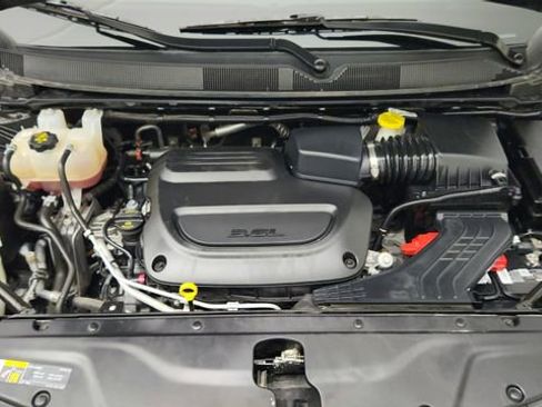 Used 2023 Chrysler Pacifica Touring-L FWD image 35