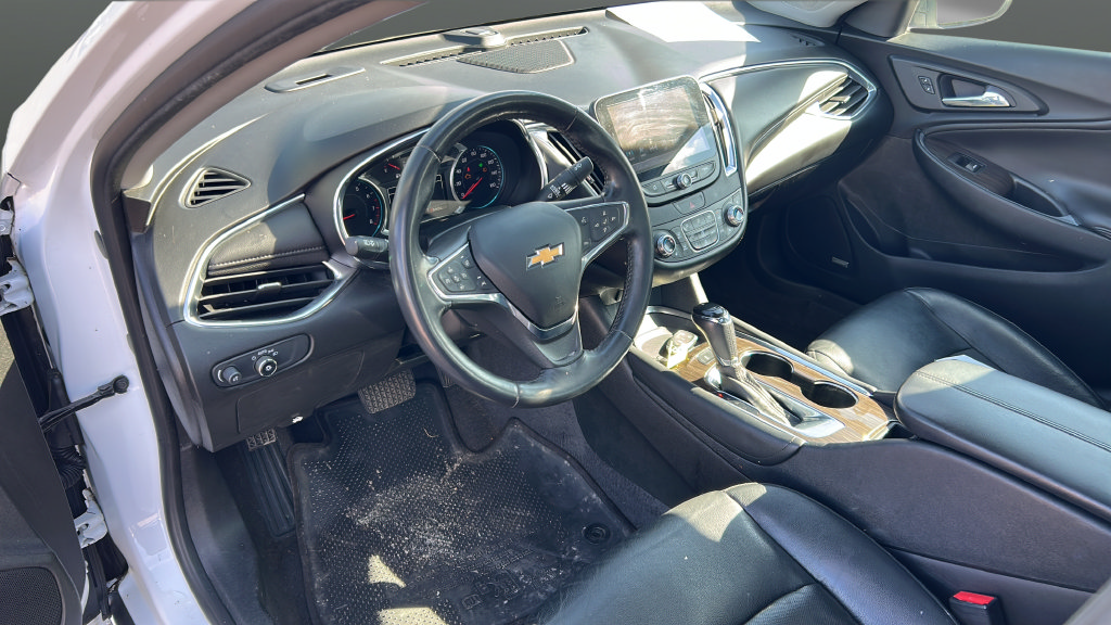 Used 2018 Chevrolet Malibu Premier w/ Premier Sun and Wheel Package FWD image 10