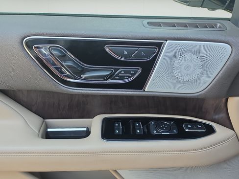 Used 2022 Lincoln Navigator Reserve AWD/4WD image 10