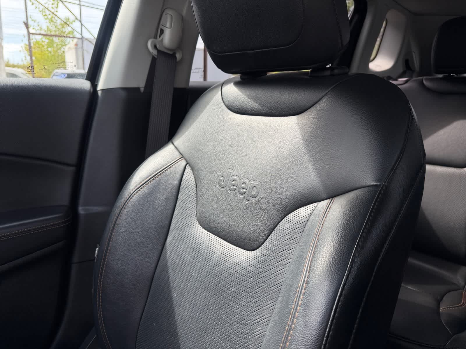 Used 2018 Jeep Compass Limited w/ Navigation Group AWD/4WD image 33