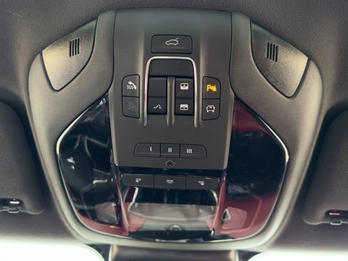 Used 2021 Maserati Ghibli Trofeo image 35