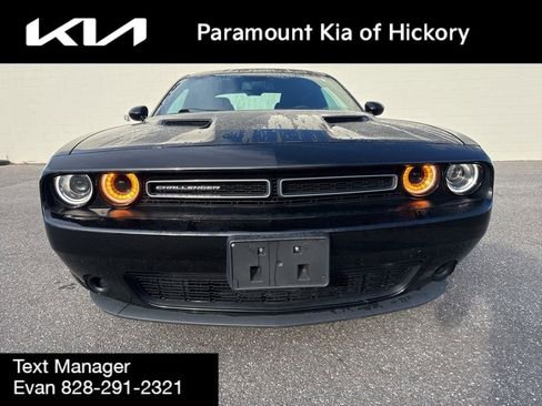 Used 2023 Dodge Challenger SXT image 2