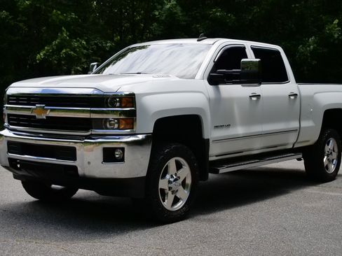 Used 2015 Chevrolet Silverado 2500 LTZ w/ Duramax Plus Package AWD/4WD image 6