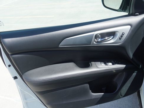 Used 2017 Nissan Pathfinder SL image 17