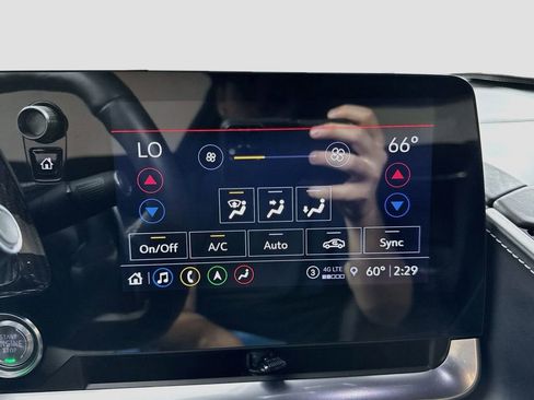 Used 2022 Chevrolet Corvette Stingray Premium Cpe w/ Z51 Performance Package RWD image 29
