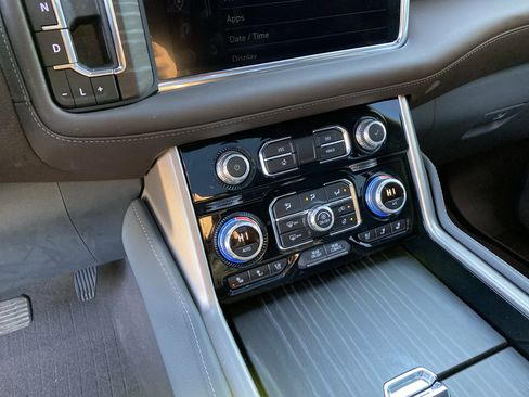 Used 2024 GMC Yukon Denali w/ Denali Reserve Package image 35