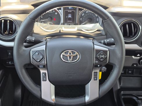 Used 2022 Toyota Tacoma SR5 w/ Technology Package RWD image 15