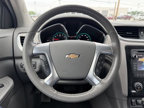 Used 2015 Chevrolet Traverse LT w/ Style and Technology Package FWD image 16