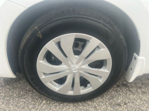 Used 2025 Nissan Versa S image 30