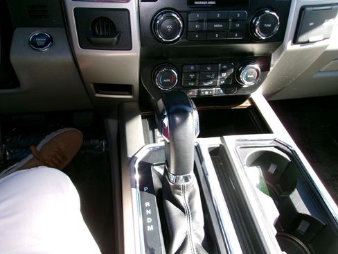 Used 2019 Ford F150 Lariat image 25