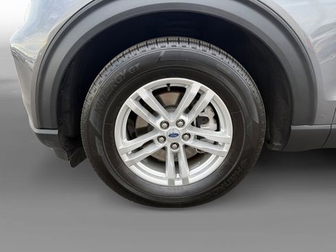 Certified 2022 Ford Explorer XLT w/ Equipment Group 202A image 9