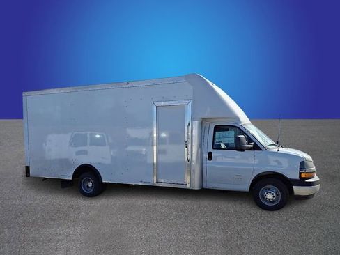 New 2025 Chevrolet Express 4500 Extended w/ Power Convenience Package RWD image 3