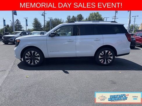 Used 2025 Ford Expedition Platinum w/ Driver's Package AWD/4WD image 4