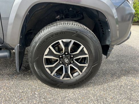 Used 2022 Toyota Tacoma TRD Sport AWD/4WD image 25