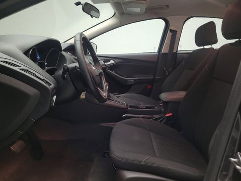 Used 2016 Ford Focus SE w/ SE Sport Package FWD image 17