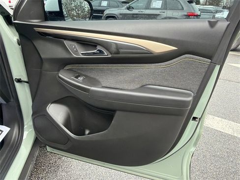 Used 2024 Chevrolet TrailBlazer ACTIV w/ Driver Confidence Package image 14