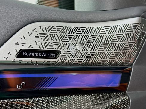 Used 2025 BMW M5 w/ Carbon Package image 19