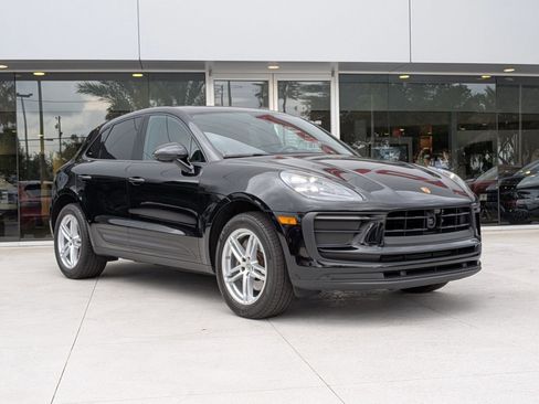 Certified 2025 Porsche Macan AWD/4WD image 7