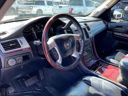 Used 2007 Cadillac Escalade AWD w/ Information Package image 6