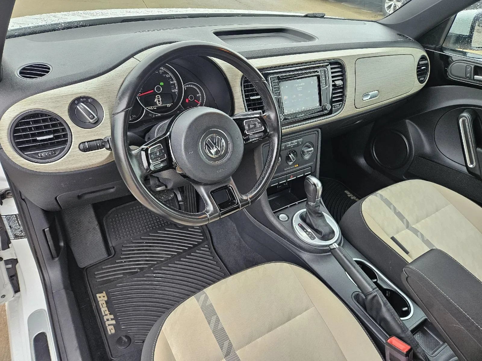 Used 2018 Volkswagen Beetle 2.0T FWD image 13