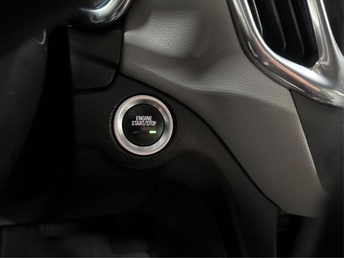 Used 2020 Chevrolet Equinox LS image 22