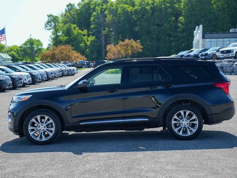 Used 2024 Ford Explorer XLT w/ Equipment Group 202A AWD/4WD image 8