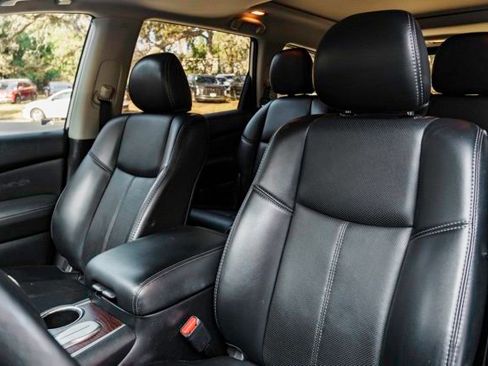 Used 2019 Nissan Pathfinder Platinum image 10