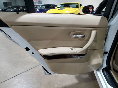 Used 2010 BMW 328i xDrive Sedan image 24