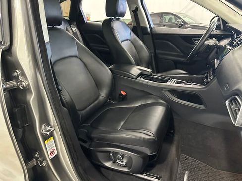 Used 2020 Jaguar F-PACE Premium image 35