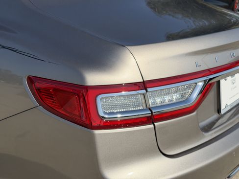 Used 2020 Lincoln Continental w/ Premium Package image 9