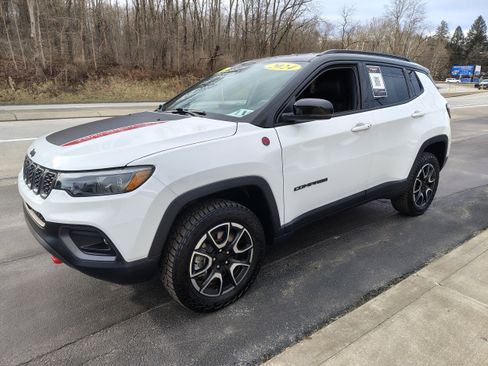 Certified 2024 Jeep Compass Trailhawk w/ Trailhawk Elite Group image 4