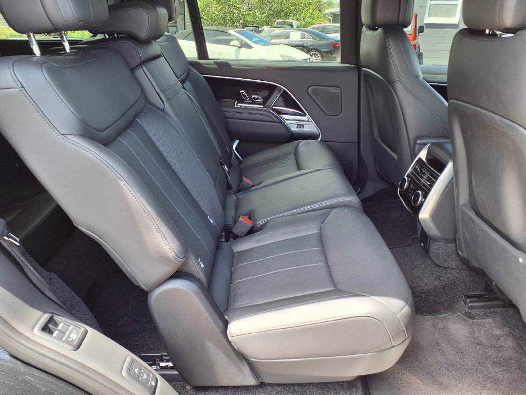Used 2025 Land Rover Range Rover Long Wheelbase SE AWD/4WD image 15