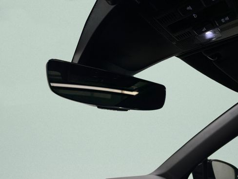 Used 2023 Volkswagen Tiguan SE R-Line image 31