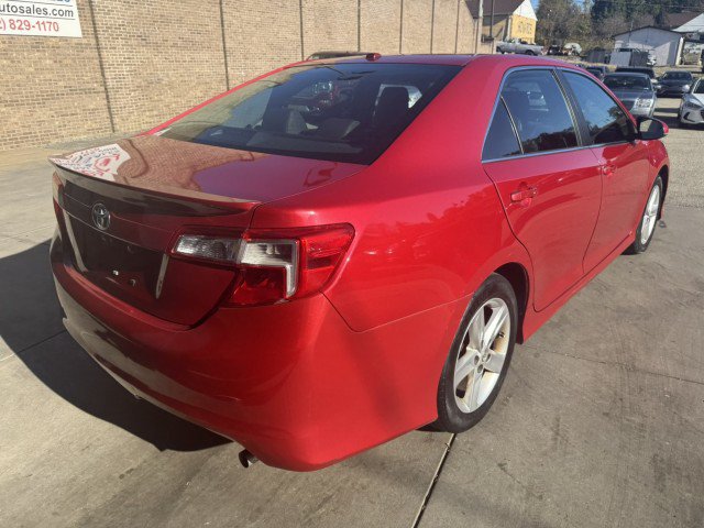Used 2014 Toyota Camry SE w/ Leather Package FWD image 3