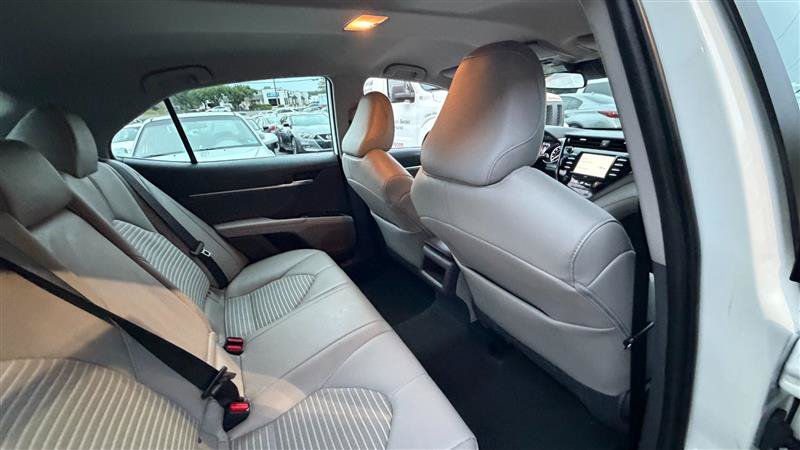 Used 2020 Toyota Camry SE FWD image 11