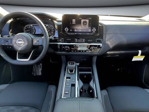 New 2025 Nissan Pathfinder SV image 5