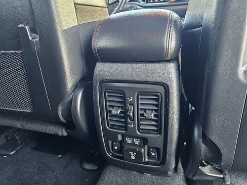 Used 2025 Dodge Durango GT image 22