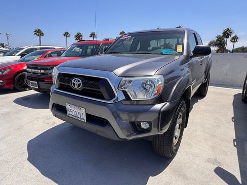 Used 2015 Toyota Tacoma PreRunner w/ SR5 Package RWD image 3