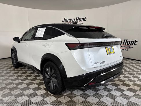 Used 2023 Nissan Ariya FWD image 6