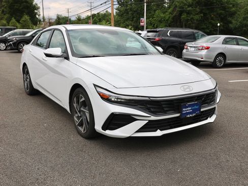 Certified 2025 Hyundai Elantra Limited FWD image 1