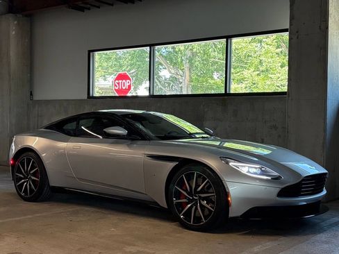 Used 2017 Aston Martin DB11 V12 RWD image 13