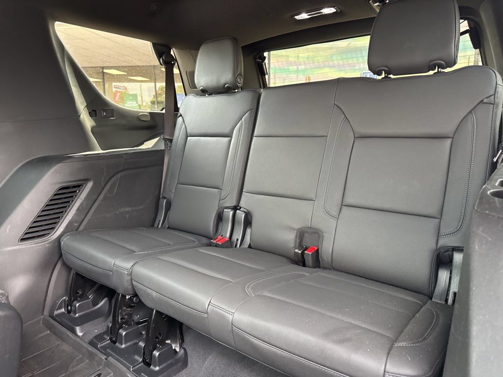 Used 2023 Chevrolet Tahoe Z71 w/ Luxury Package AWD/4WD image 40
