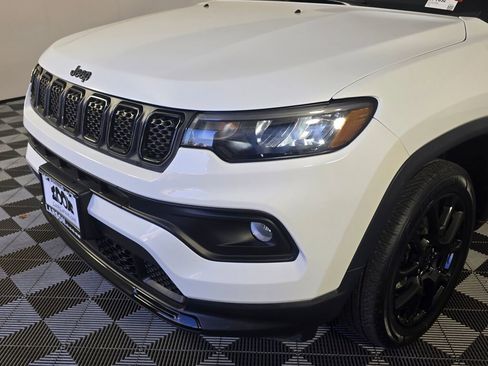 Used 2023 Jeep Compass Altitude image 10