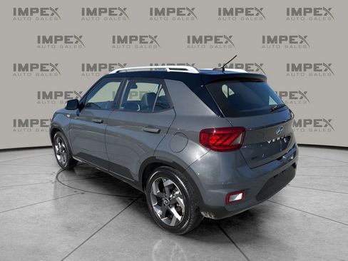 Used 2025 Hyundai Venue Limited image 3