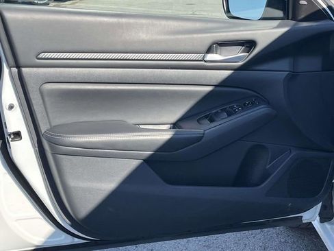 Used 2025 Nissan Altima 2.5 SV image 14