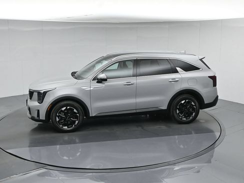 Used 2025 Kia Sorento S w/ Panoramic Sunroof Package FWD image 49
