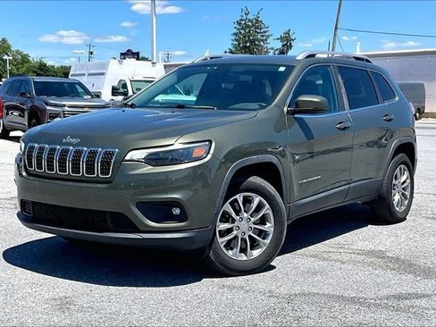 Used 2019 Jeep Cherokee Latitude Plus w/ Comfort/Convenience Group AWD/4WD image 2