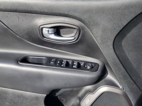 Used 2020 Jeep Renegade Limited image 23